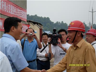 時任福建省委常委、福州市市委書記袁榮祥看望我司四川汶川地震救災員工